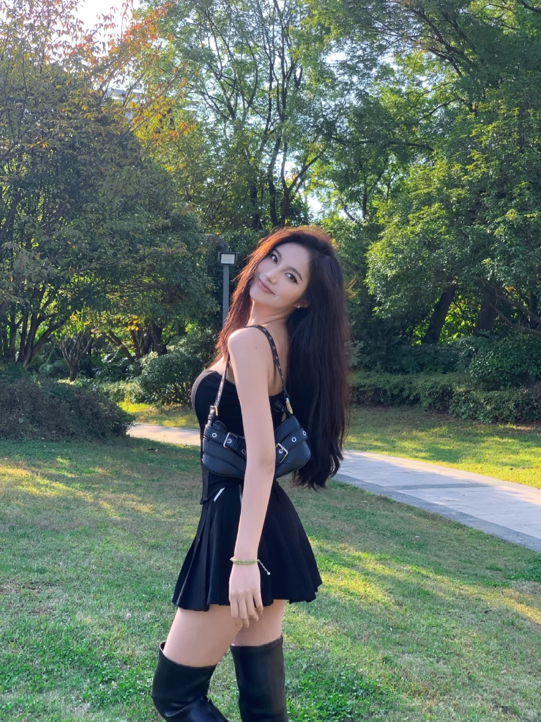 秋日溜公园🍂酷酷的黑色俏皮穿搭