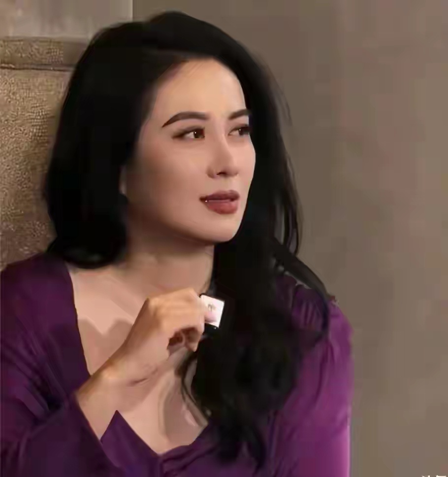 叶璇不怪那么多人想娶她，路人镜头下都美若天仙 