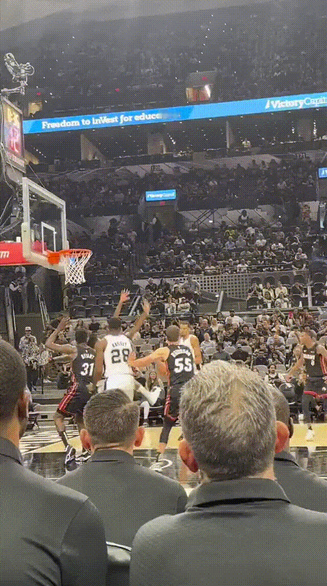 就托马斯布莱恩特这个表情，我能笑一周！新赛季篮不住NBA[超话] ​​​