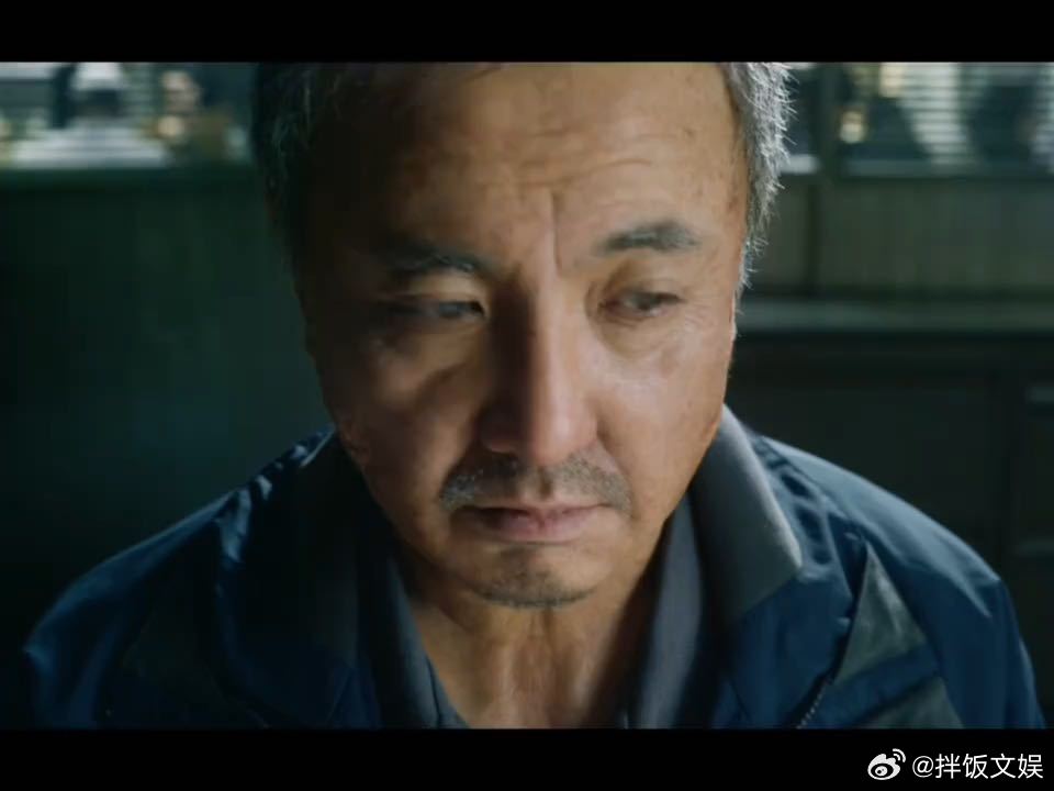唐僧你能不能自己走过来让沈腾咬一口——这句弹幕我笑出声但眼眶也热。沈腾扮老坐在龙