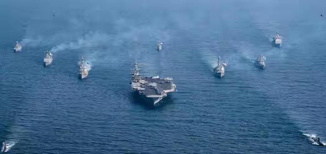 美国人终于发现了：中国的东风导弹，不用击沉我们航母，擦着即伤
这些年美国航母总在