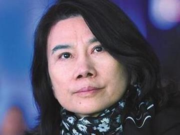 董明珠这回是真低头了。欧洲热浪烧到40度，中国空调卖疯了，美的海信TCL赚得盆满