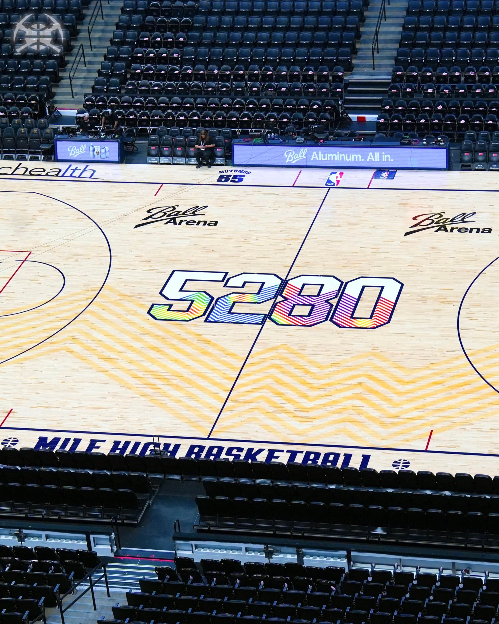 nba超会评  朱总，掘金这个新主场地板，应该叫什么风格，啥style啊？ 