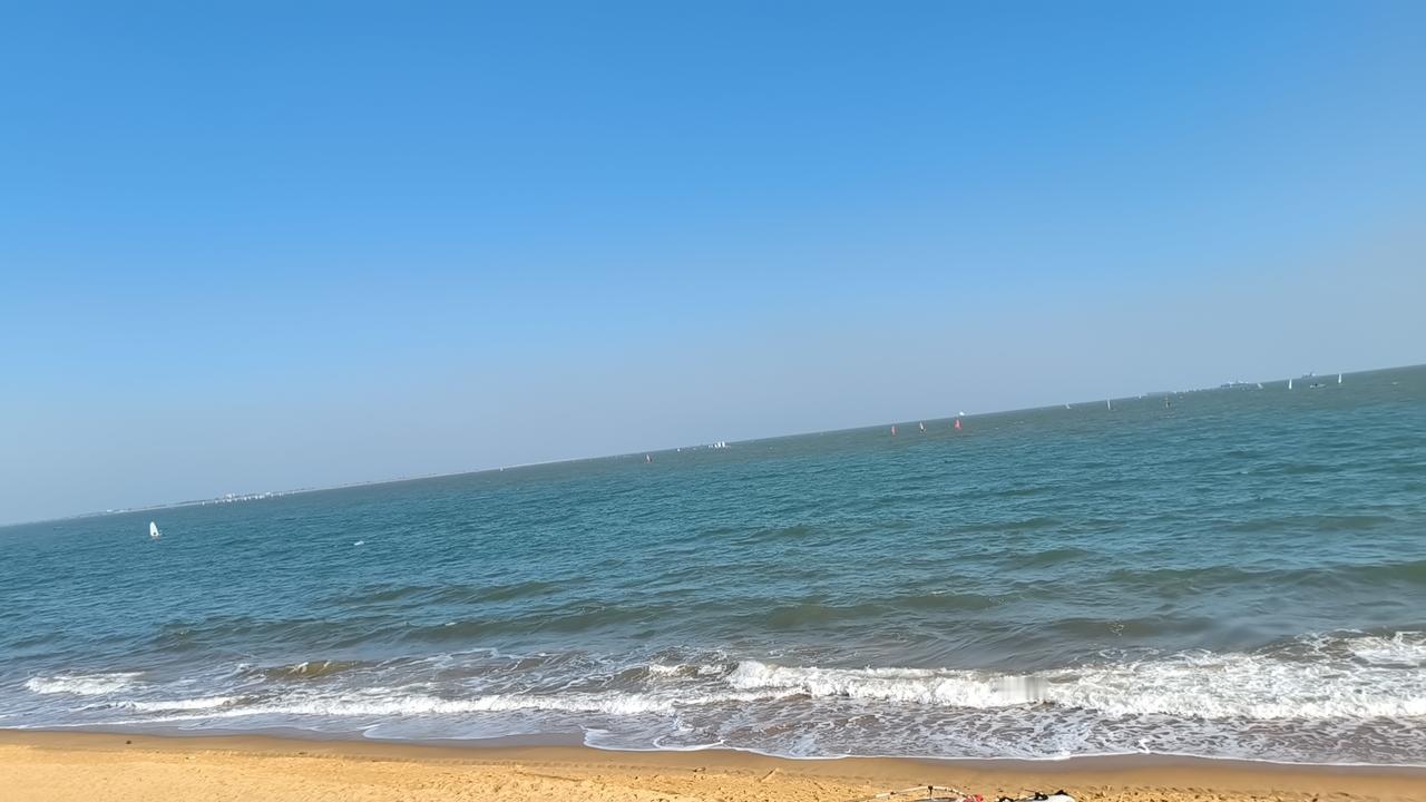 把我笑喷了！邻村的一个大姐是个做豆腐的，做完就赶着驴车，走街串户吆喝着卖。但这个