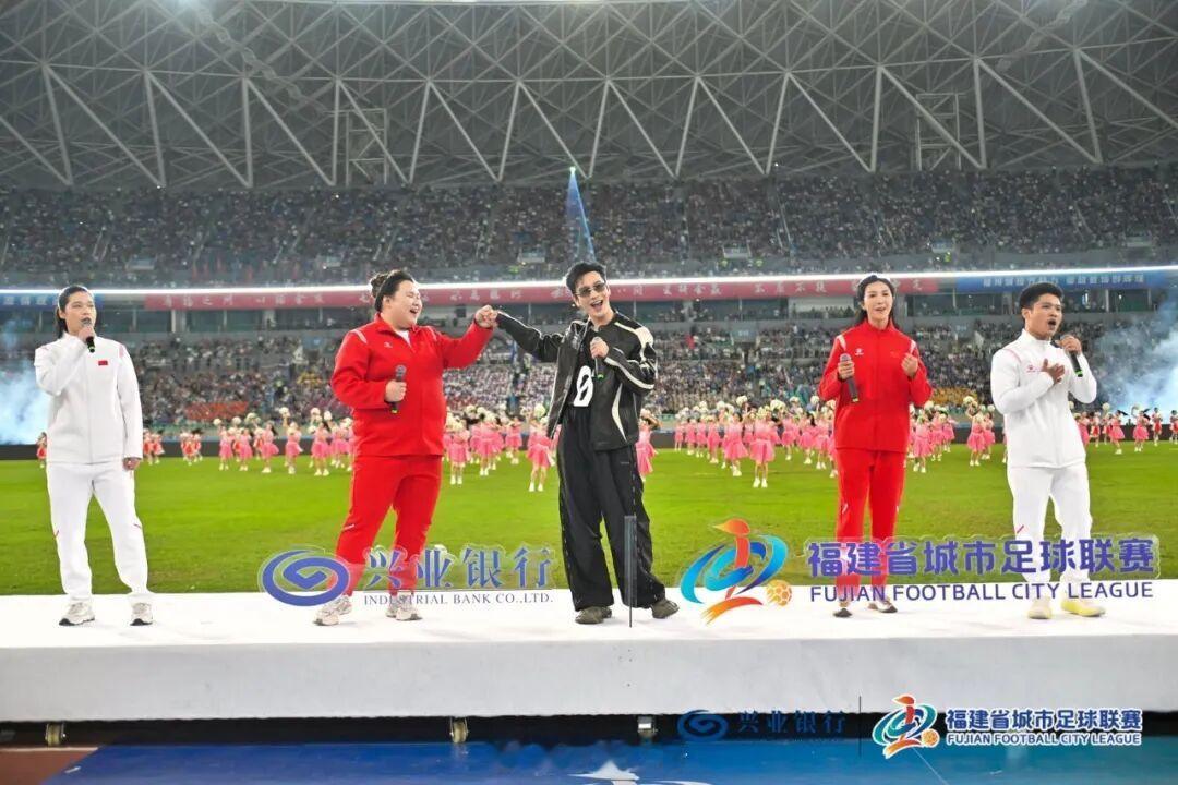 福建闽超开幕，林莉、李雯雯、李发彬、林雨薇等多位奥运冠军，和黄晓明一起助阵开幕式