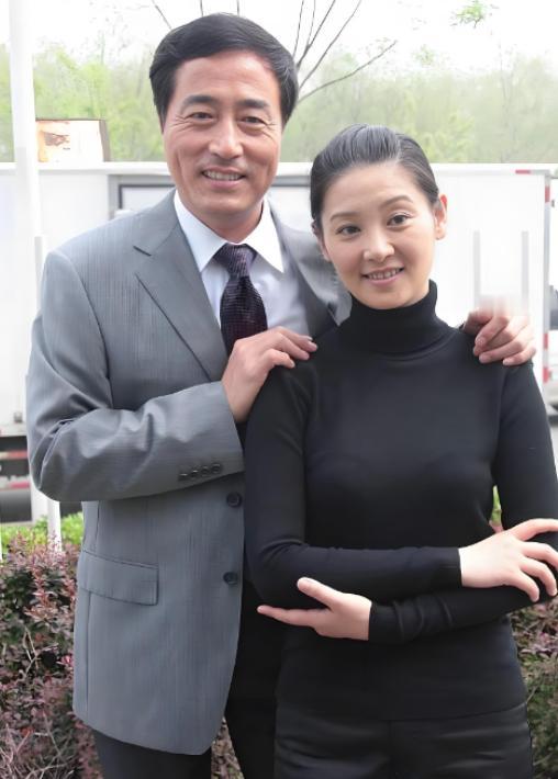 1987年，杨立新把徐帆接到北京，“养”了她3年，自己连一颗青菜都舍不得买，却给