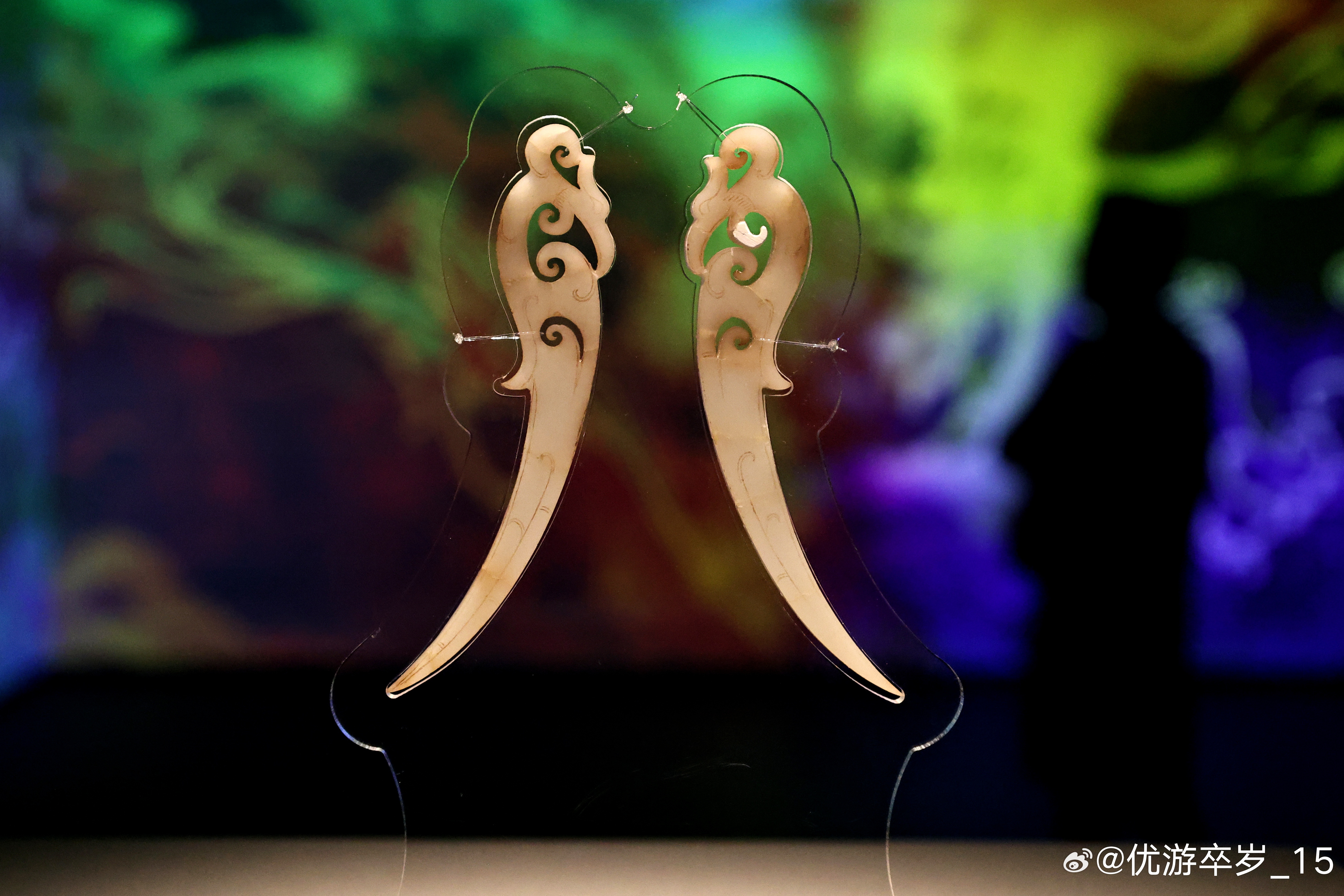 凤首玉觿西汉（公元前202-公元8年）大葆台遗址博物馆藏大葆台二号汉墓出土。玉觿