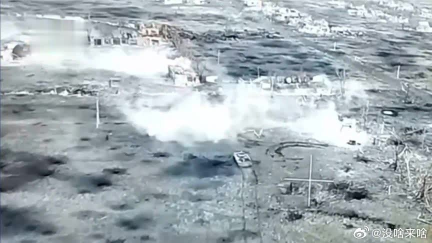 战地滴记者啊 一定要多多滴主意安全......凤凰新闻【俄军冬季攻势持续推进，乌