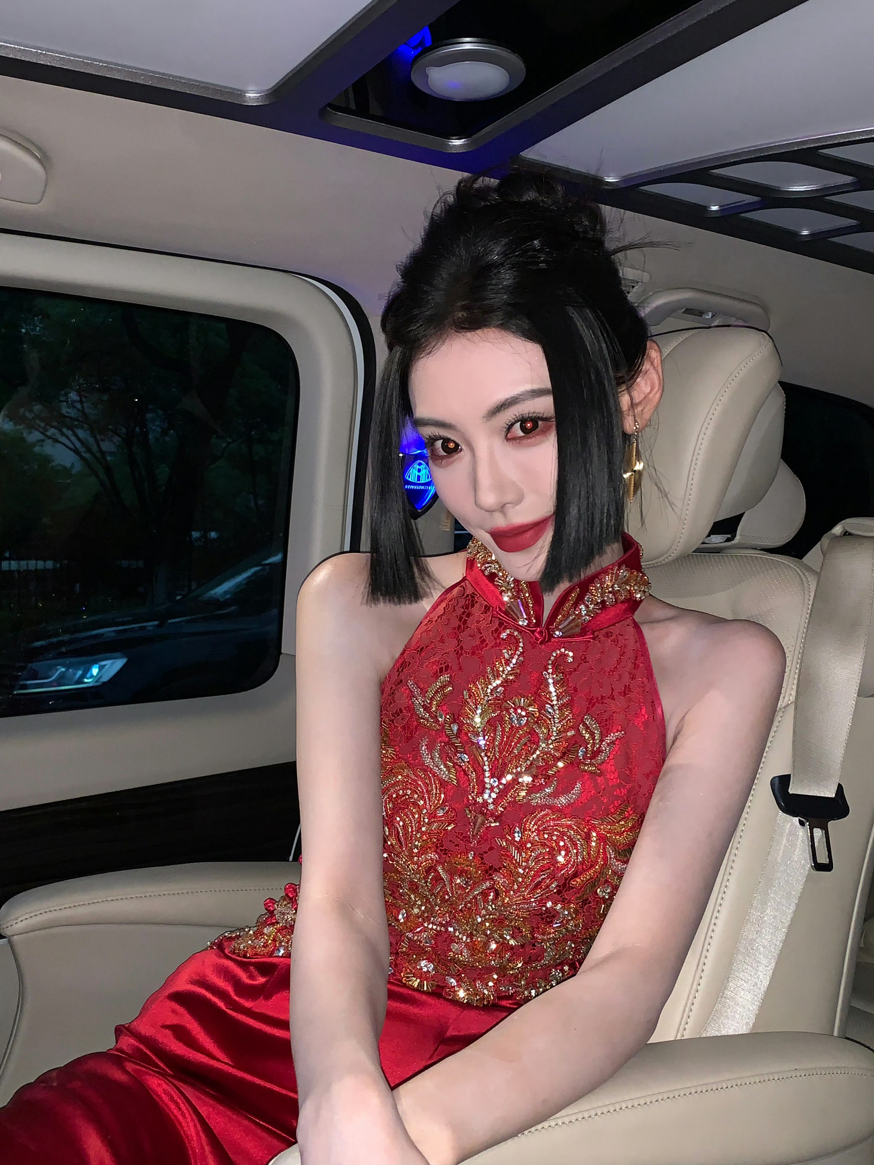 BAZAAR Shine流光之夜🏮也是和主包合上影啦~感谢邀请~被滕王阁狠狠震