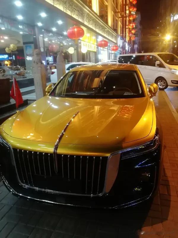 新款红旗金葵花国耀四座版实车 新款红旗金葵花国耀四座版实车太惊艳了！官方定价 1