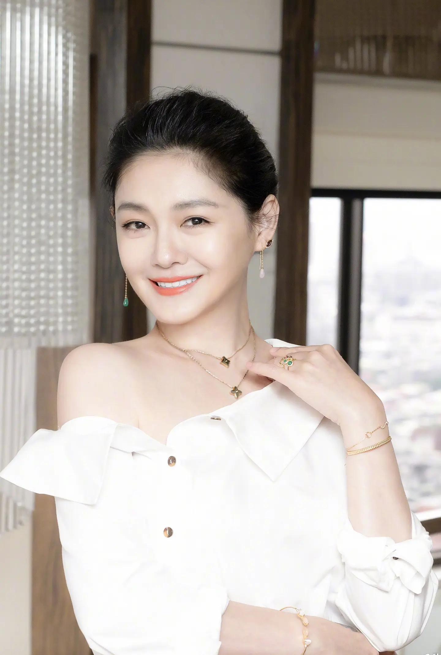 大S敢爱敢恨的一生 大S美丽、轰轰烈烈、敢爱敢恨的一生，性格直爽、干脆， 观念超