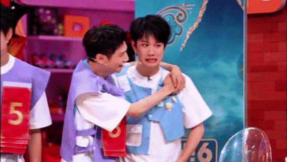 好六道具组也被柳眼异地登录了 本砸方逸伦的道具直扑敖子逸，柳眼这波操作绝了！敖子