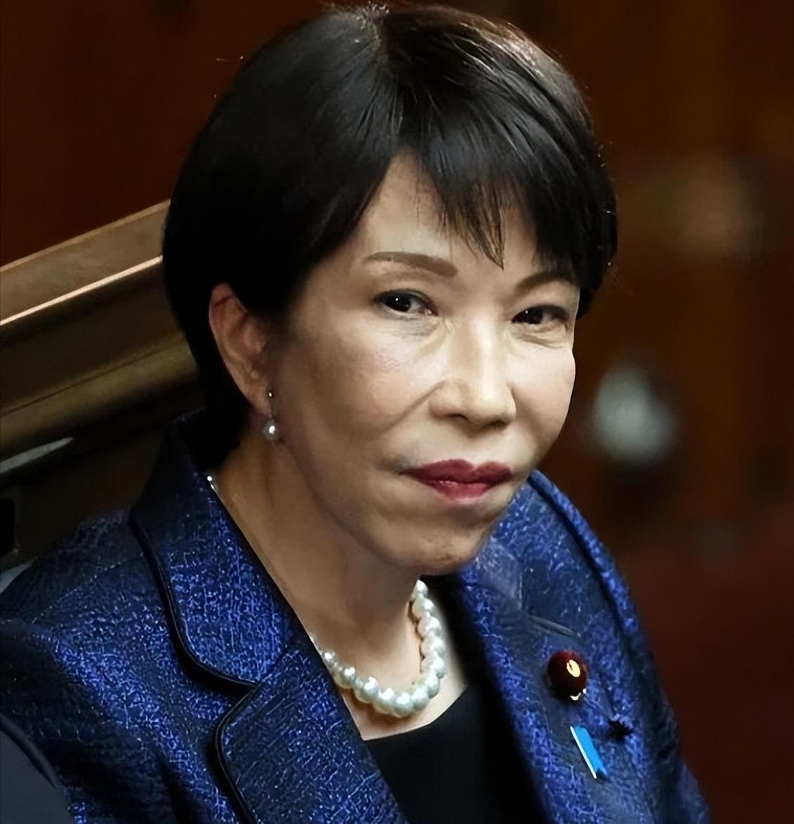 高市首相正在紧张地等待特朗普就其访华事宜向她进行通报，据日本媒体报道，高市政权正