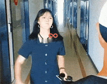 女子：渣男，你为什么要跟我分手？
男子：怕我妈知道！

女子：我都不怕我老公知道