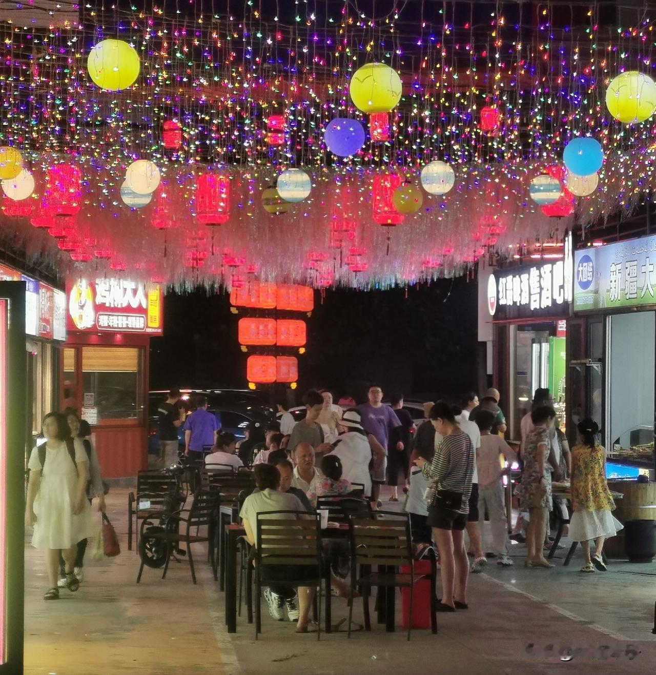 瞧瞧昨晚泡崖大水夜市啥样？


昨天晚上，我去泡崖，早听知道这里大水夜市很有名，