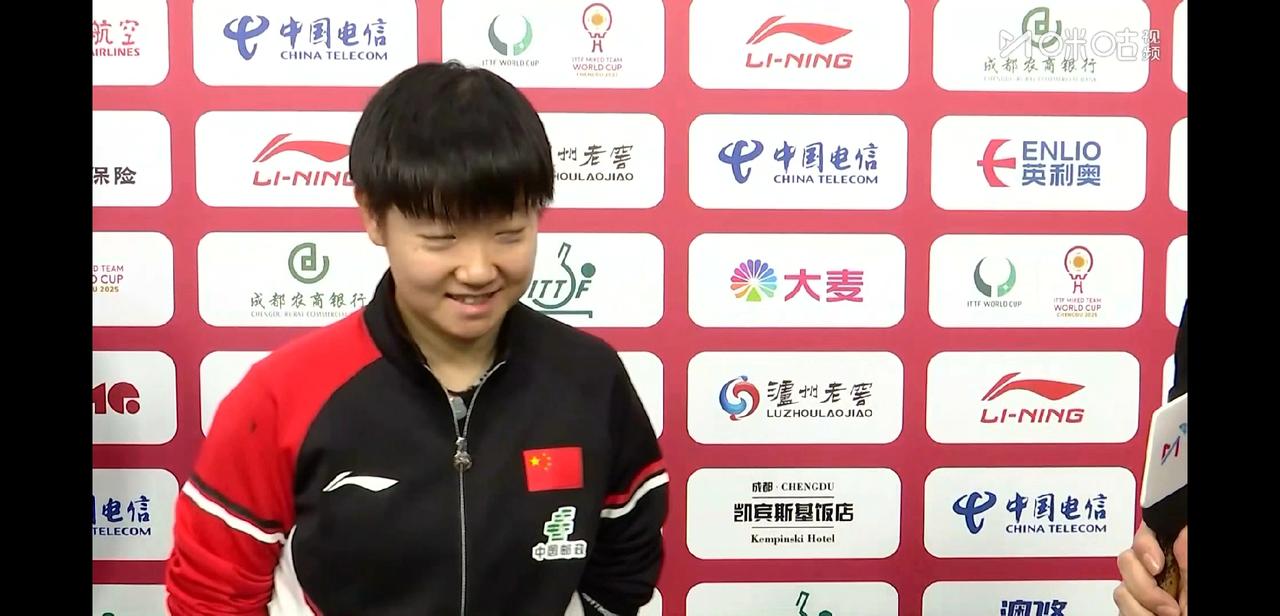 赛后完成采访后，
紧接着召开了新闻发布会，
所有人都发了言。
有志愿者分享道：“