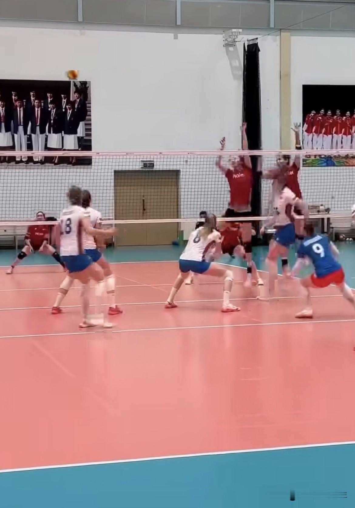 女排友谊赛，中国女排4-1战胜捷克女排，五局比分25-13、24-26、25-1