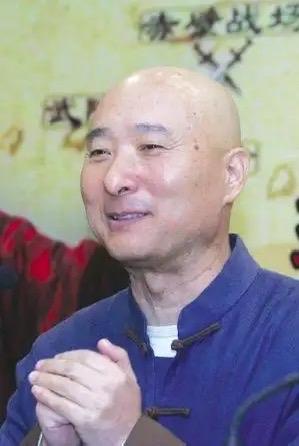 陈佩斯说，我爱人怀我儿子陈大愚，快要临产的前夕，他去医院做产检，那天给他做产检的