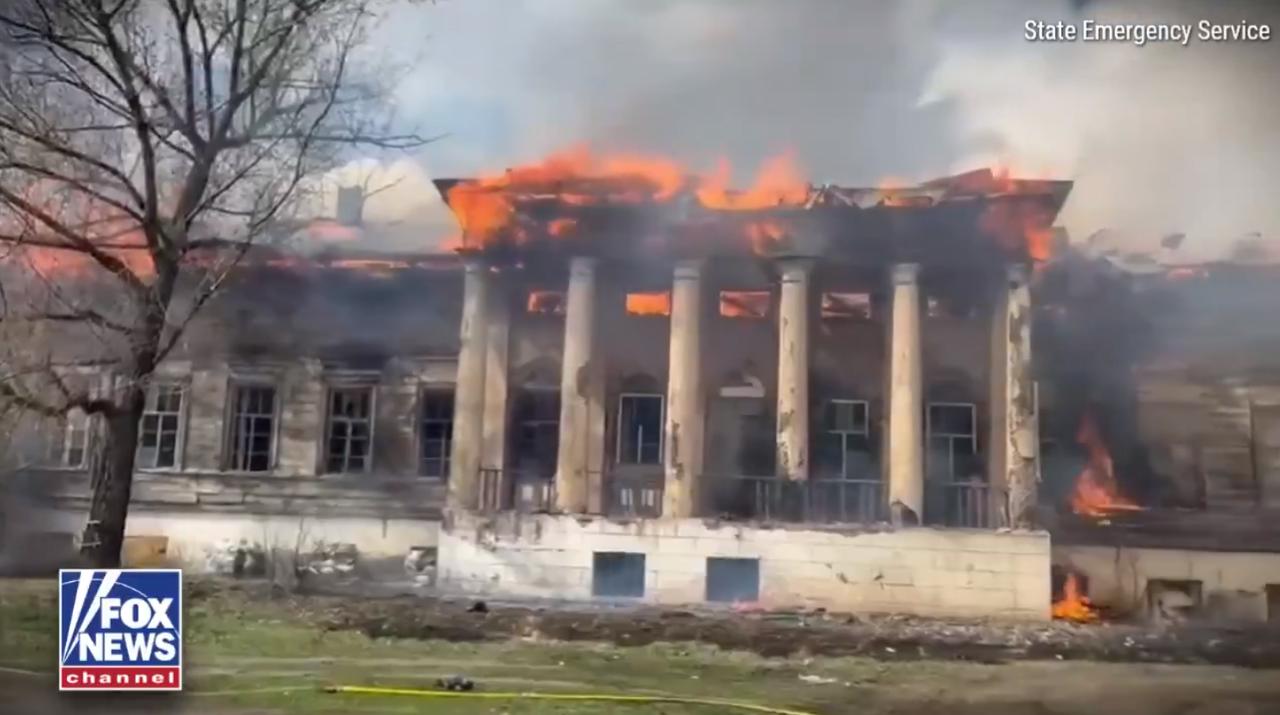 乌克兰官员称，俄罗斯空袭摧毁了乌克兰哈尔科夫州一座在两次世界大战中幸存下来的历史