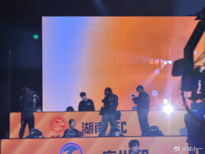 PEL春季赛第六周周决赛TEC荣都开门红决赛圈里稳稳出击，每一步都打得很谨慎，顺