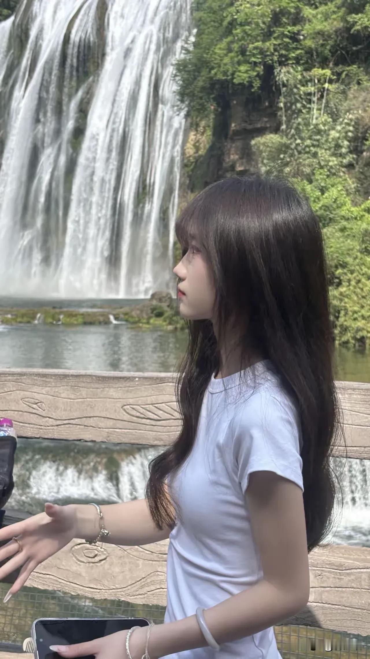 小鸟依人，太可爱了。