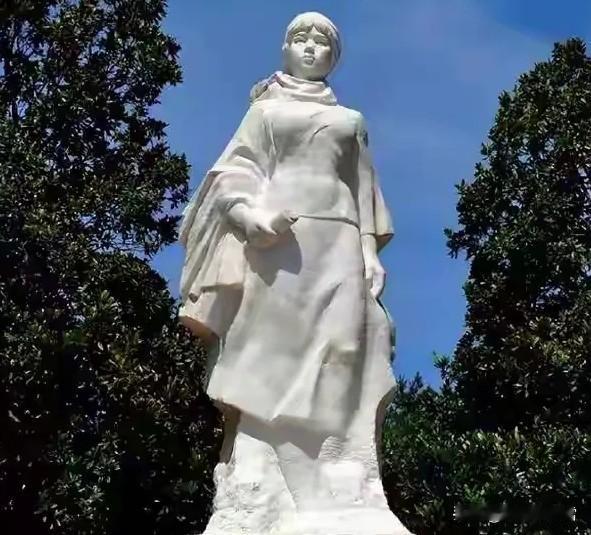 1990年9月，北京房山的荒草丛里，几个湖南干部扒开半人高的杂草，猛地定在原地，