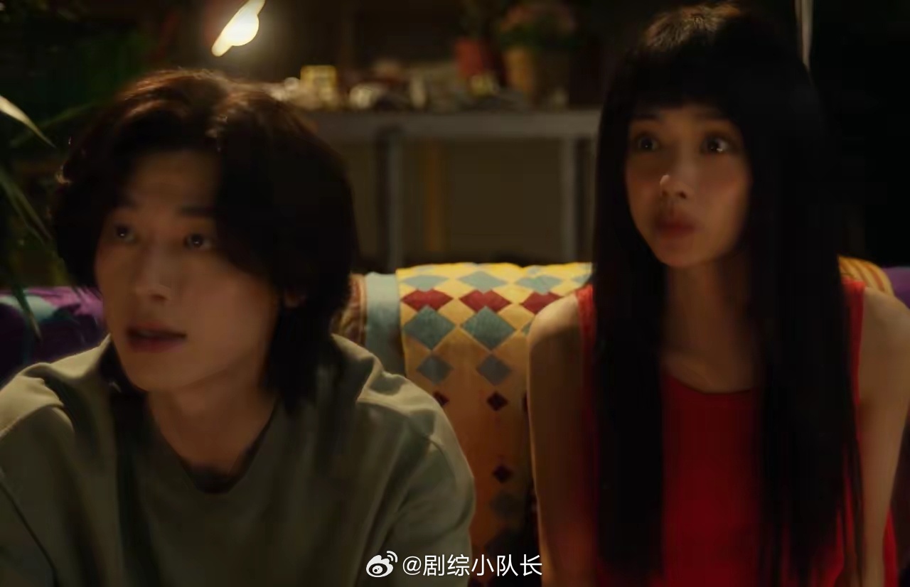 我真的被《小芳》这剧的家庭线震撼到了，杨家一家子的感情经历简直全员坎坷，宿命感直