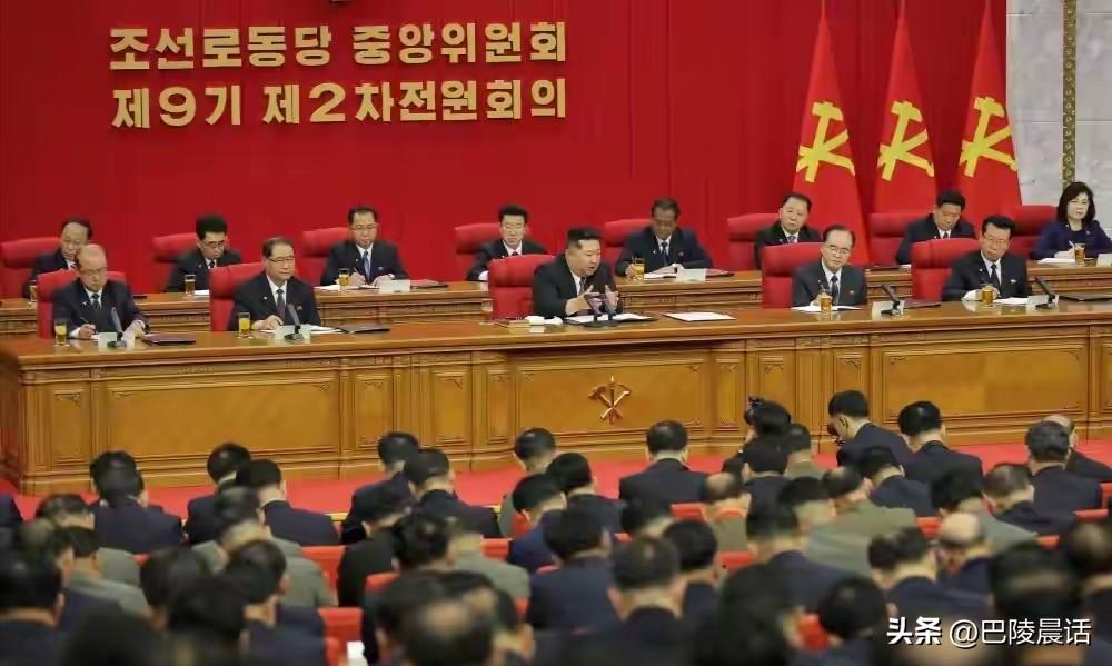 人称“反腐少将”的朴喜哲被查。

朴喜哲是朝鲜人民军总政治局组织副局长，别看他只