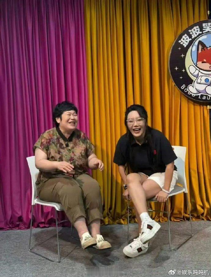 房主任穿旗袍原来是在致敬李波 不得不说，房主任这次穿旗袍太吸睛了。深入了解后才知