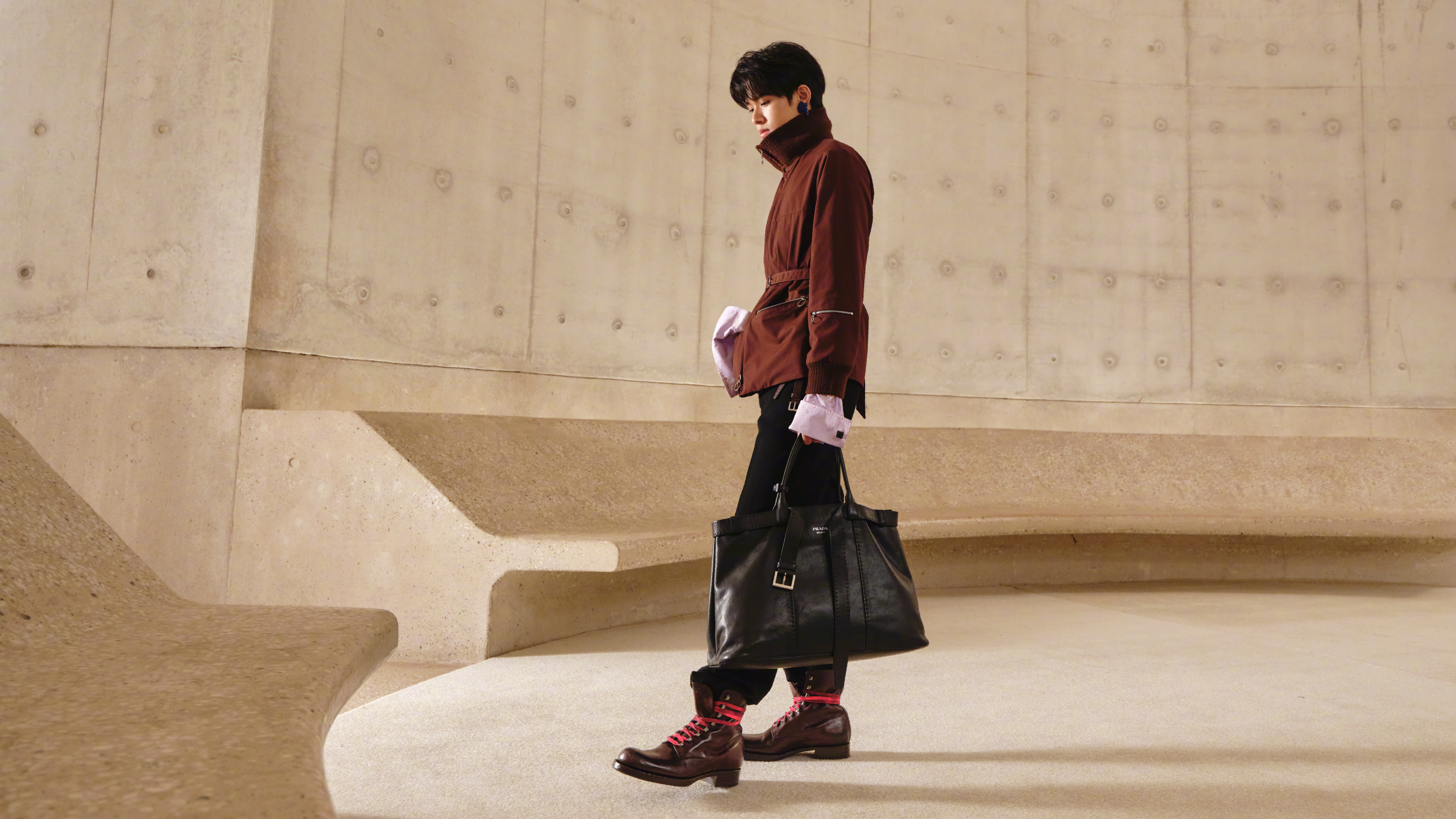 品牌大使张极出镜PRADA 2026七夕广告大片👜 PRADA品牌大使张极