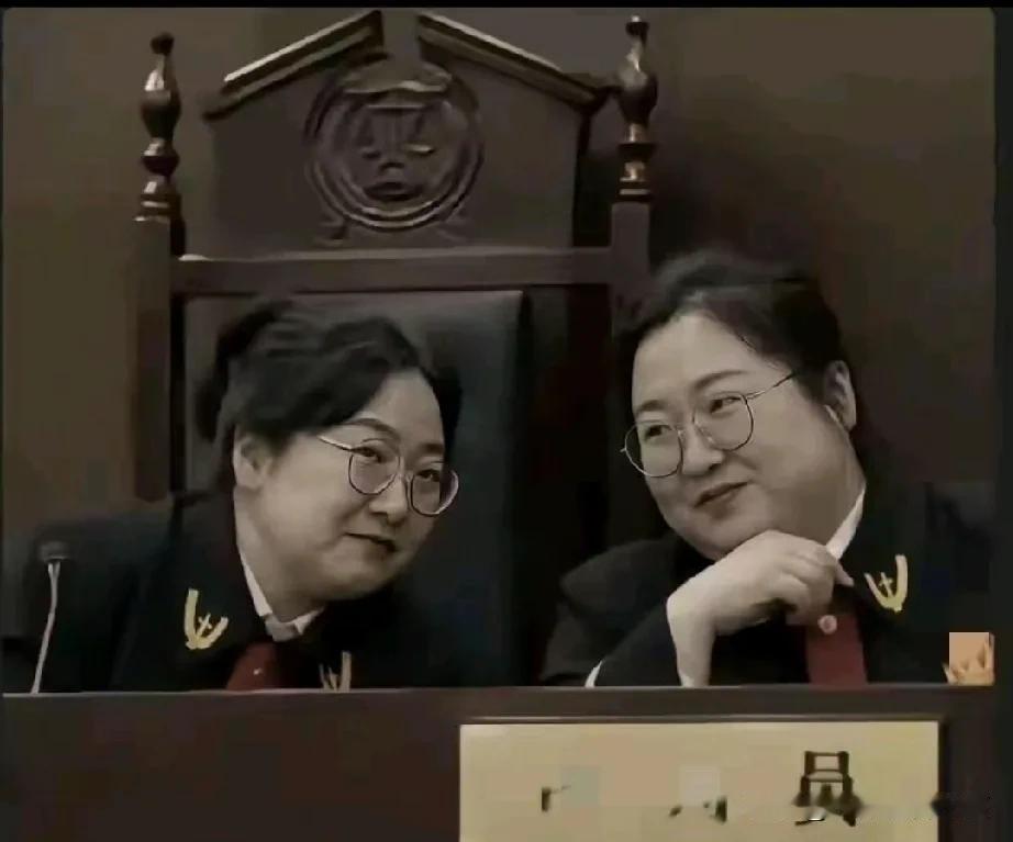 满脸的富贵之气，
能看出衣食无忧啊！