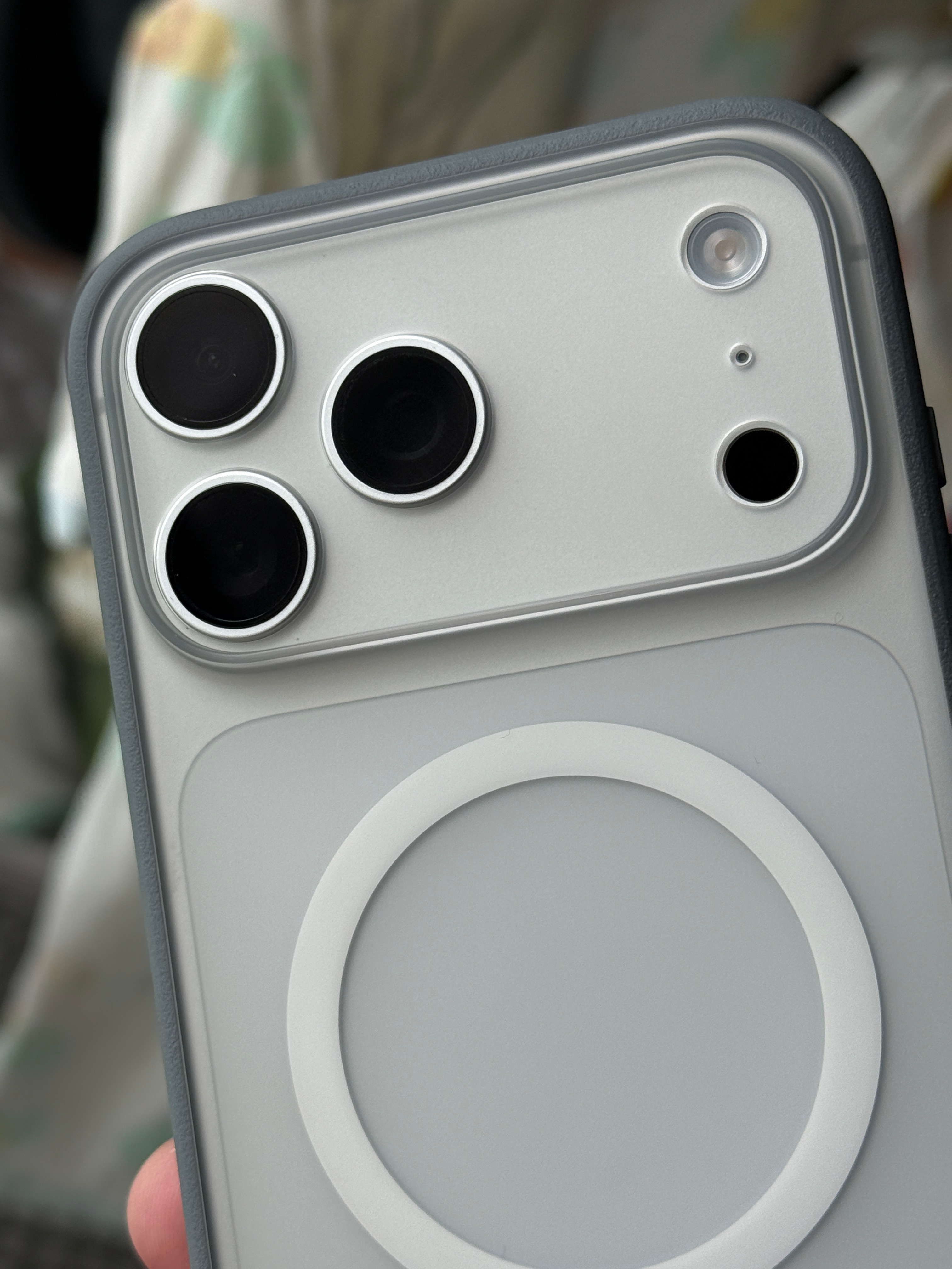 给 iPhone17ProMax 套个精孔感受一下