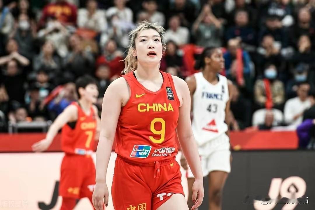 中国女篮能打硬仗的球员仅此四人：

1、李梦
2、李月汝
3、王思雨
4、黄思静