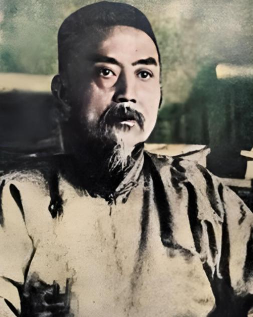 1917年，刘文典到北大教书。一天，辜鸿铭问他：“你教什么课？”“汉魏文学。”刘