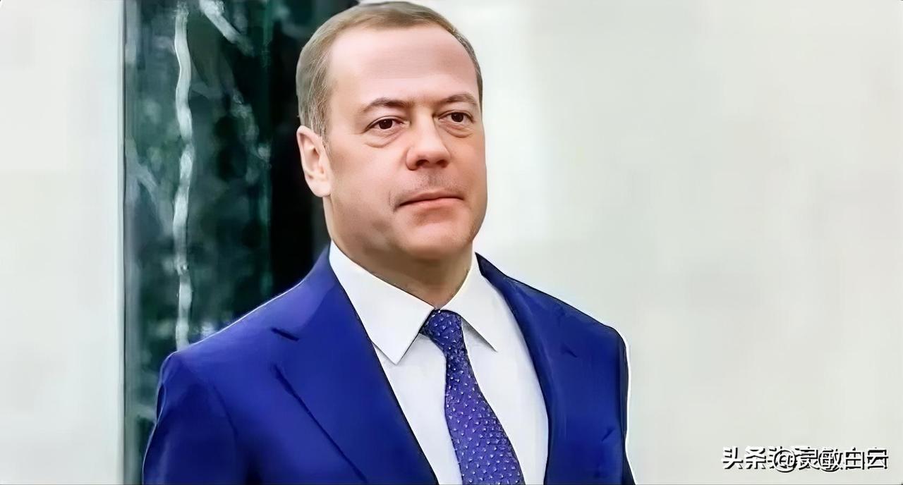 俄罗斯就美以对伊行动发声！
就在今天，2月28日，俄罗斯安全理事会副主席梅德韦杰