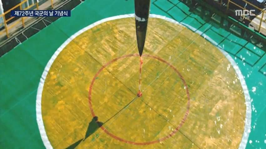 韩国开挂了？新型地地导弹直接命中靶心，指哪打哪韩国“雷霆”战术地对地导弹，射程1