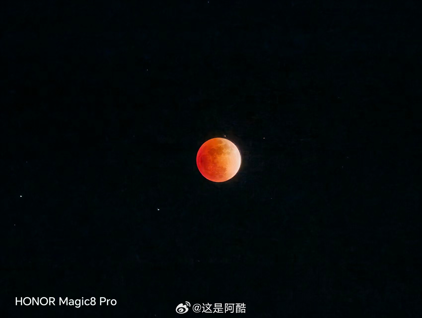 突然才发现昨天元宵节遇上了月全食也就是大家常说的“红月亮”，看到有博主拿着 RS