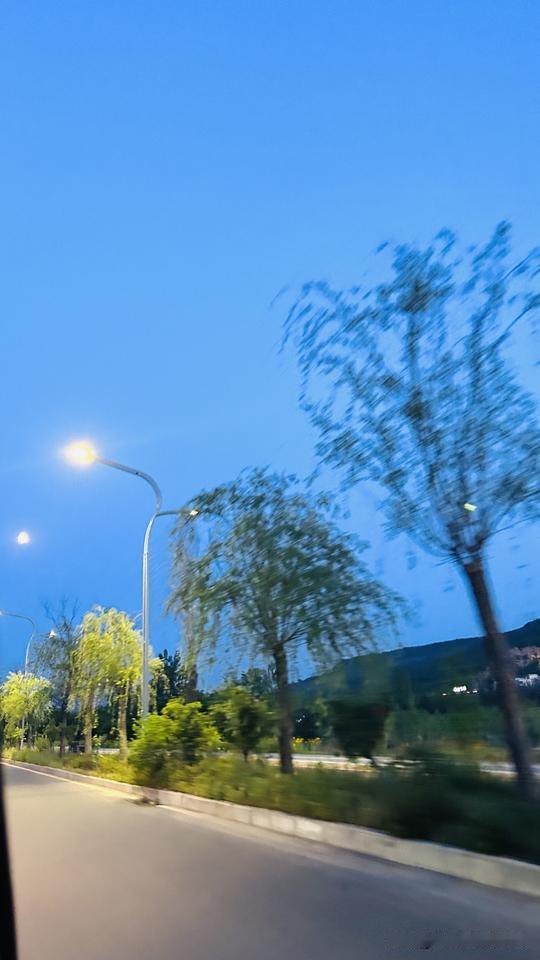 月上柳梢头