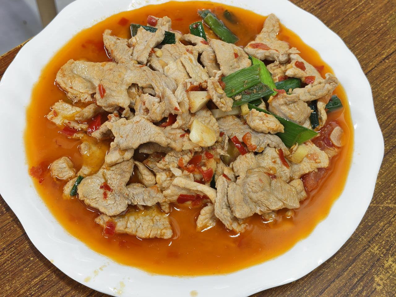江南美食日记92
和老婆慕名去的一家贵州菜馆，排队排了快四十分钟，原本希望物有所