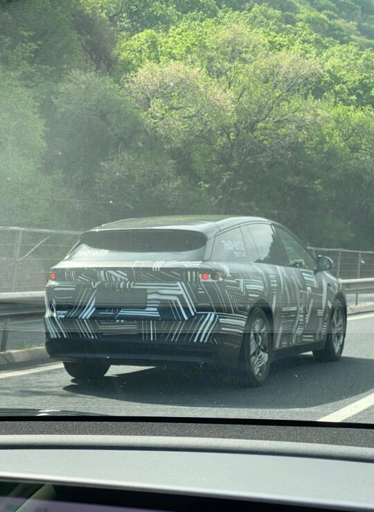 理想 i6 路人视角长这样…
