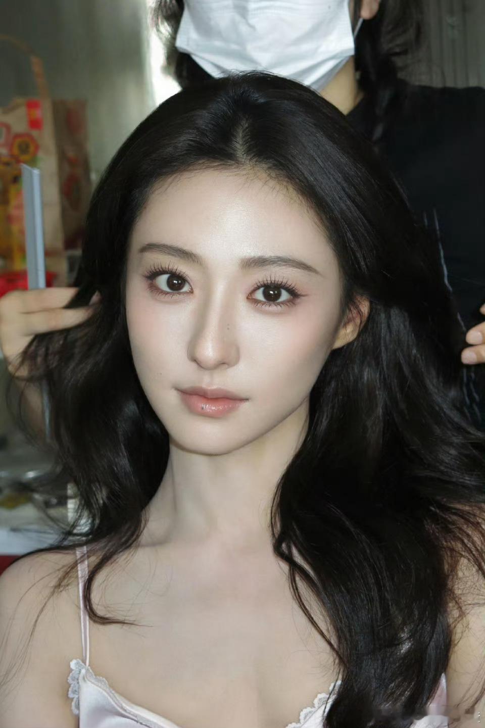 好大气的一张脸 高颧骨在胡连馨脸上好美 