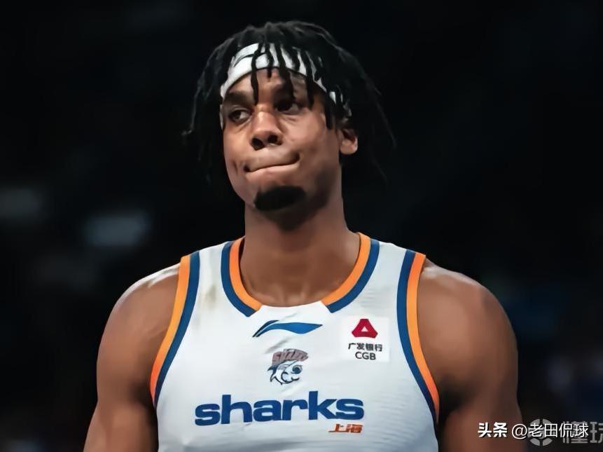 怀特塞德缺席了上午上海队的踩场训练…上海队外援怀特塞德没有参加上海队的踩场训练，