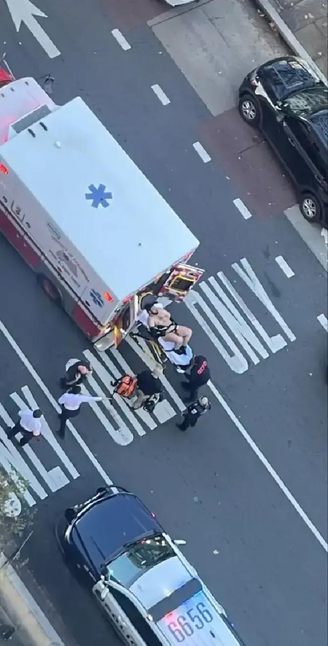 万万没想到
美国华盛顿特区，一名阿富汗难民在白宫附近开枪撂倒了两名美国国民警卫队