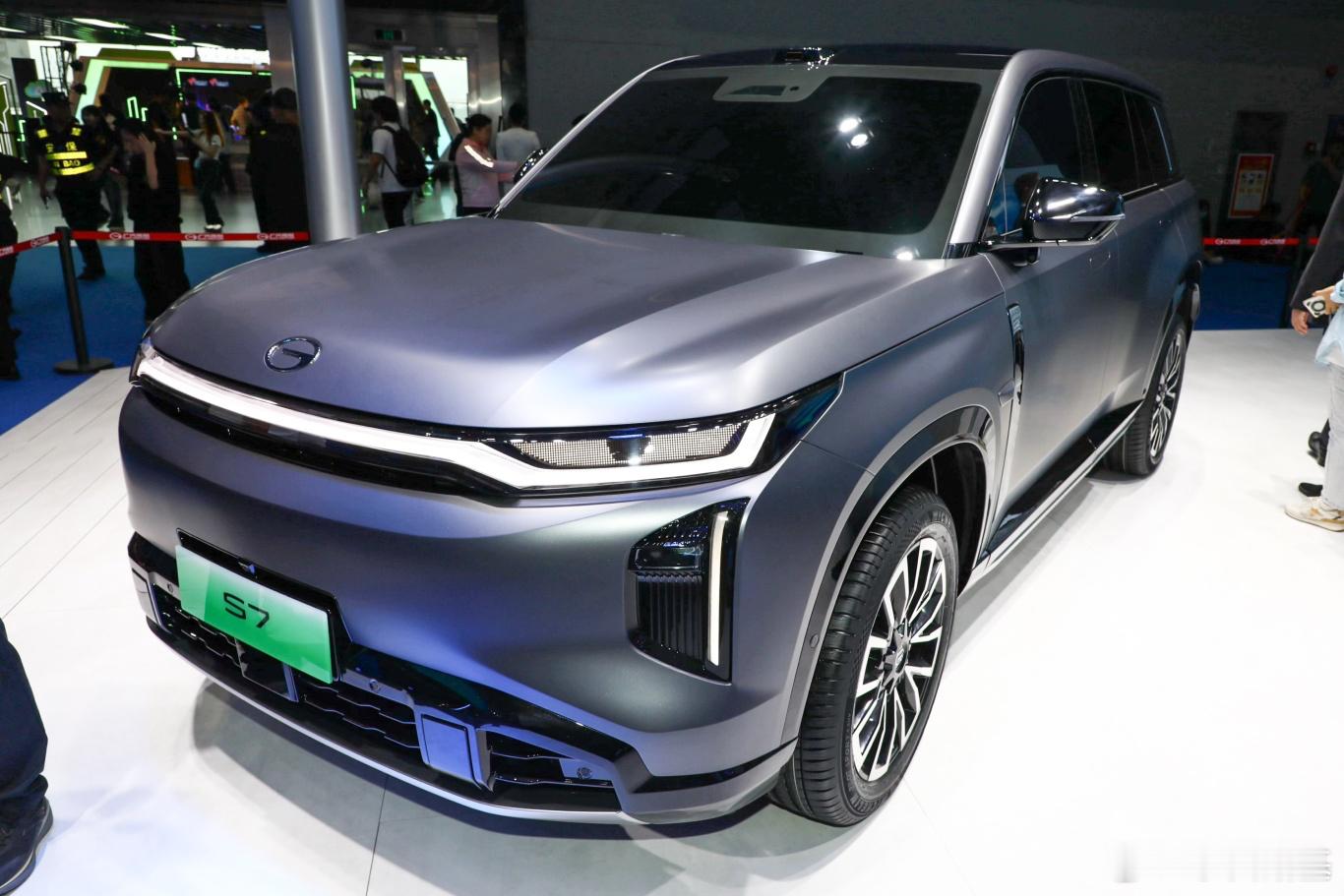 【广州车展传祺新的大SUV——S7发布了，感觉也没那么像揽胜】广汽传祺今天发布了