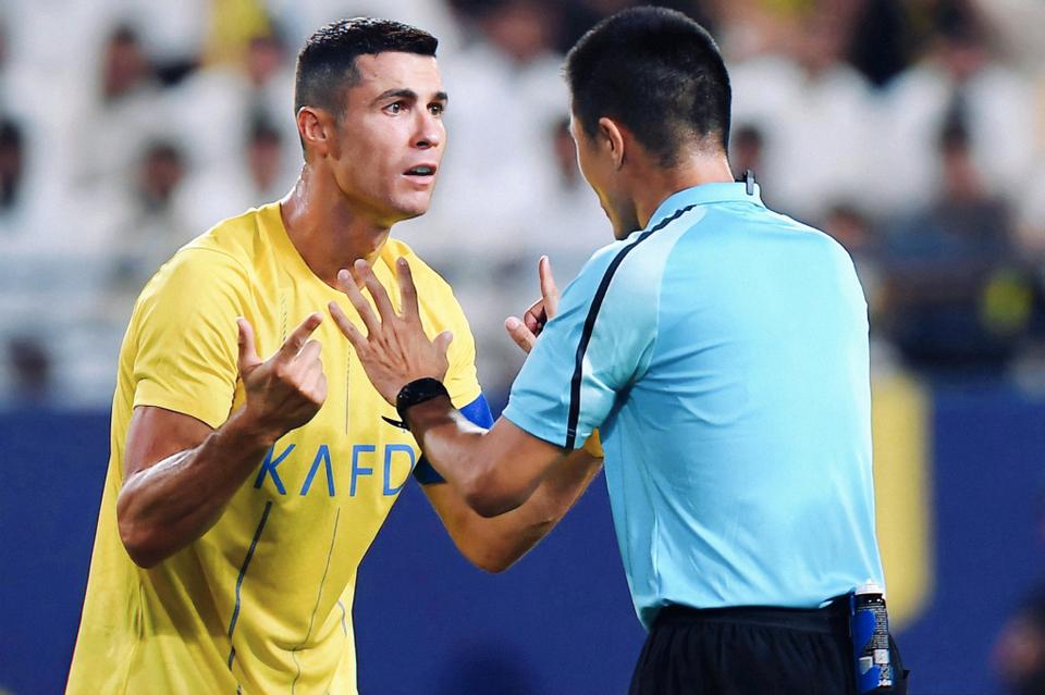 C罗，知足常乐！裁判的权威岂能容你如此“放肆”？[what]或许您不知道中国足球