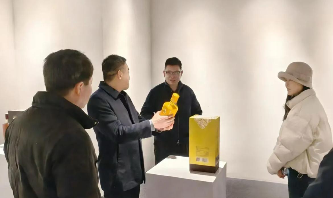 余承东过年回老家有多忙？

年前回到安徽就走访尊界门店，紧接着慰问华为安徽区域优