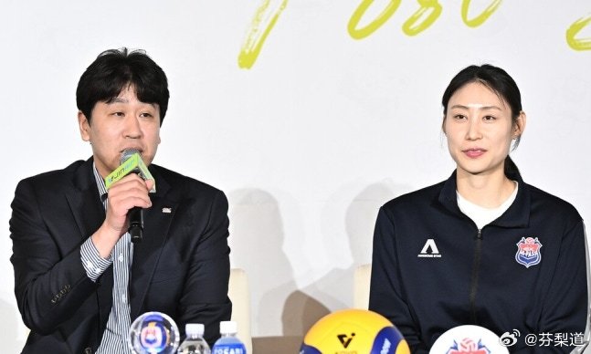 国际排坛动态韩国女排【突发：总决赛前夕功勋主帅“下课”！韩国高速公路公社与金钟珉
