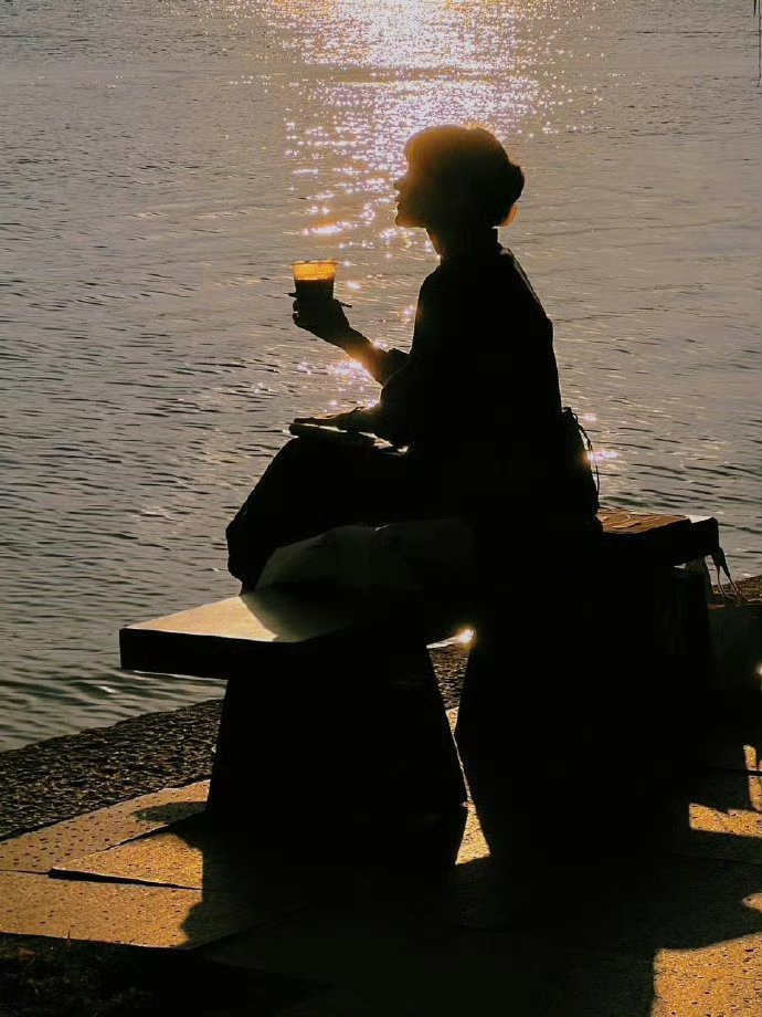 我的人生理想有三： 1.不工作；2.没人管；3.单身汉。 —— 木心