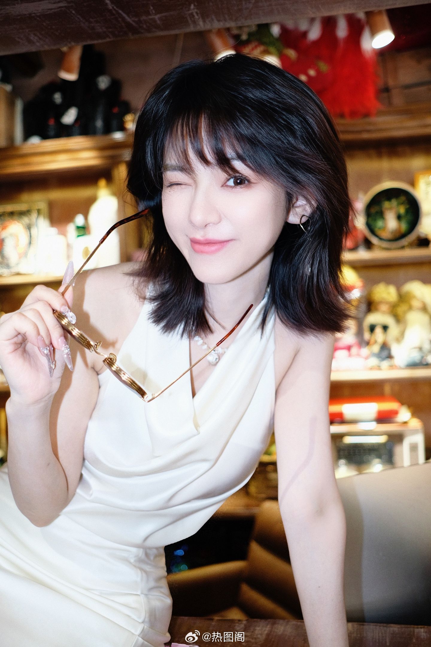 “最美校花”宁心纤细美腿 白皙玉足