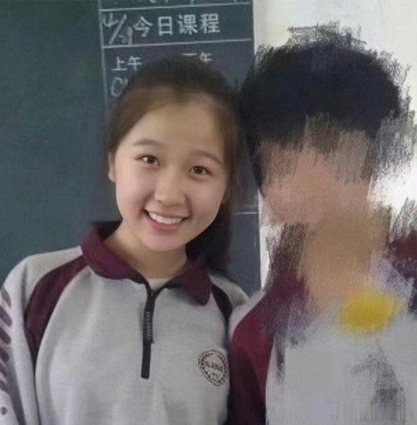 潘宥诚曝虞书欣整容妈呀大姐，有变化吗，我真要说一句妈呀大姐了潘宥诚曝虞书欣整容